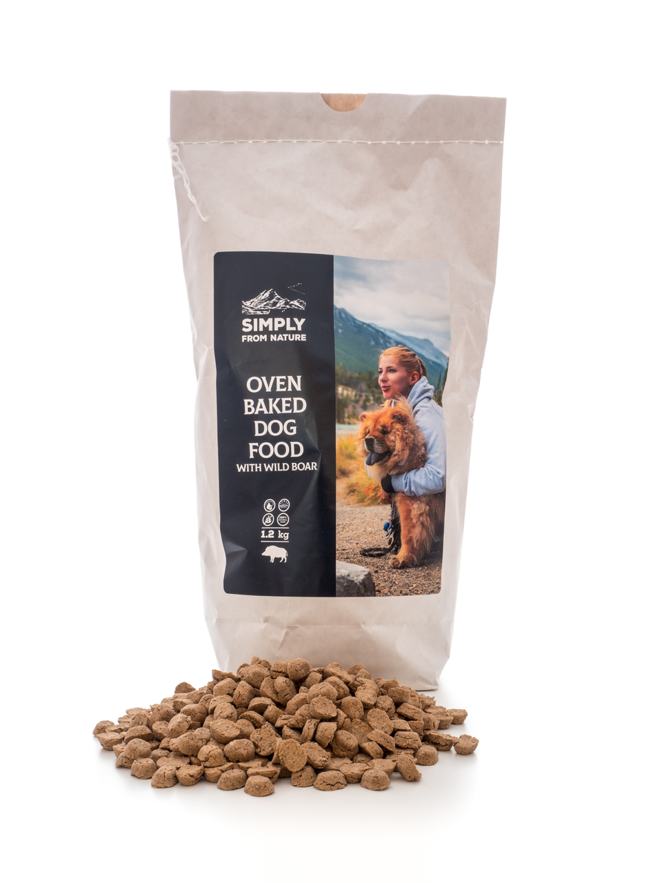 Droog hondenvoer. Gebakken in de oven, met een hoog vleesgehalte