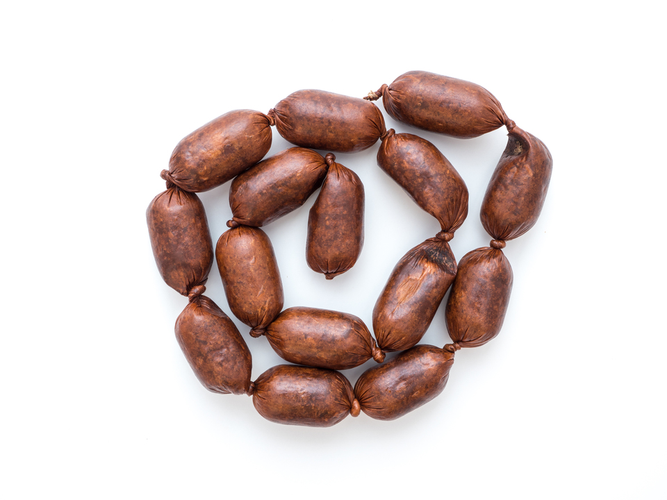 Droge worstjes als beloning voor de hond. Vlees snacks voor honden zijn een gezonde manier om uw hond te belonen en te verwennen