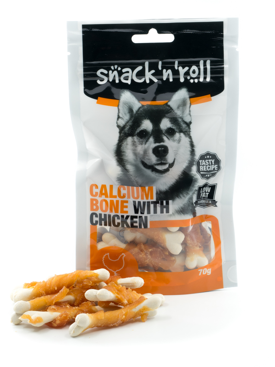 Snacks in de vorm van calciumblokjes met vlees voor de hond.